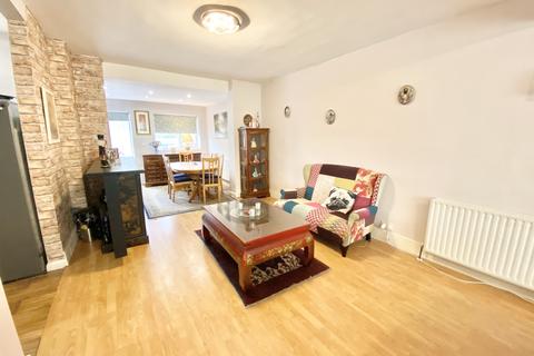 7 Fairfields Close, London, NW9 0PH