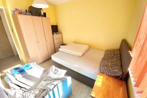 15 Pavilion Way, Edgware, HA8 9YA
