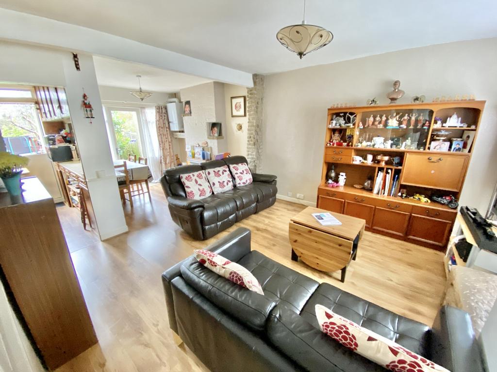 Boxtree Lane, Harrow Weald, HA3 4 bed semidetached house £550,000