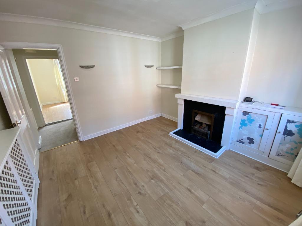 Tyndal Road, Grantham, Grantham, NG31 2 bed terraced house £675 pcm