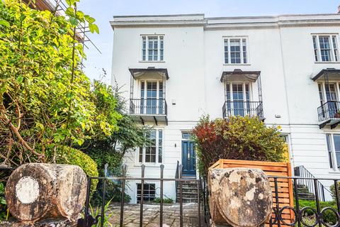 6 Canynge Square, Bristol, BS8 3LA