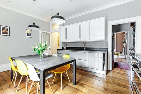 6 Canynge Square, Bristol, BS8 3LA