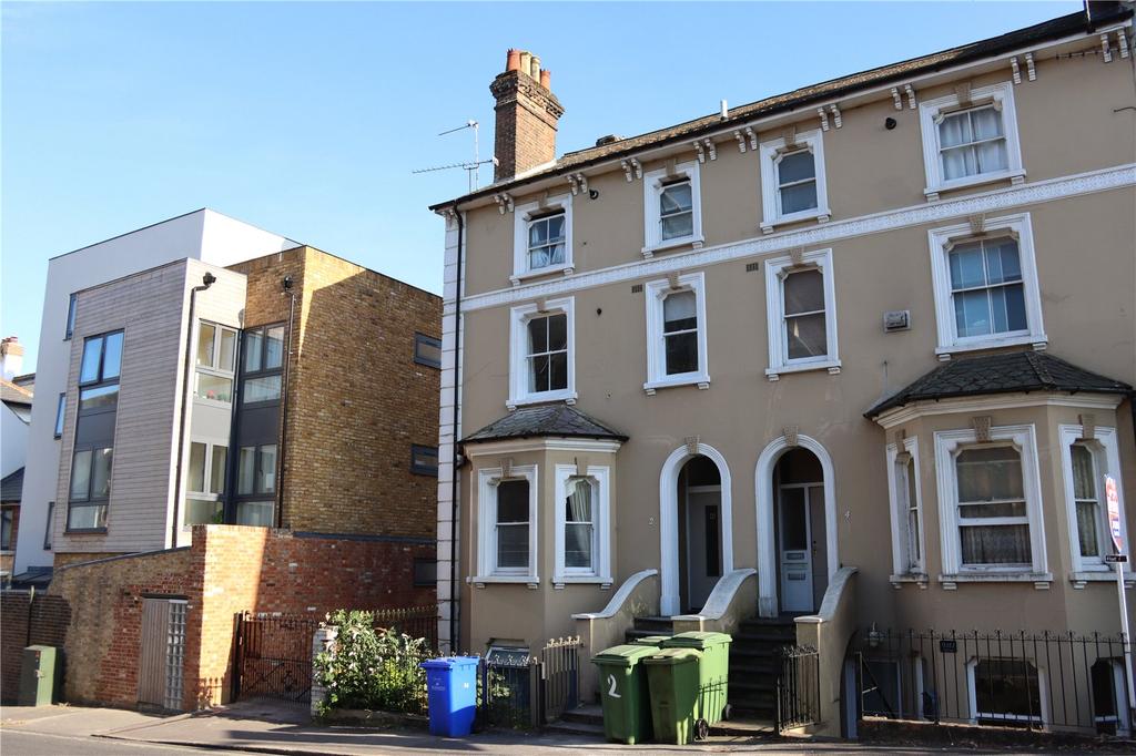 Queens Road, Aldershot, GU11 1 bed apartment £165,000