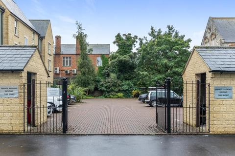 9 Mill Walk, Witney, OX28 6FY