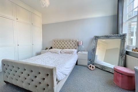 2 bedroom flat to rent - Grove Road, Eastbourne BN21