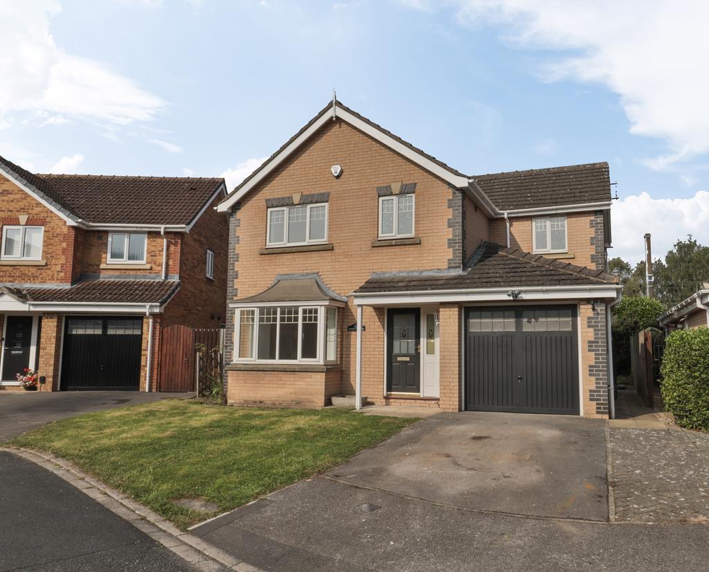 Lingfield Crescent, York 4 bed detached house £400,000