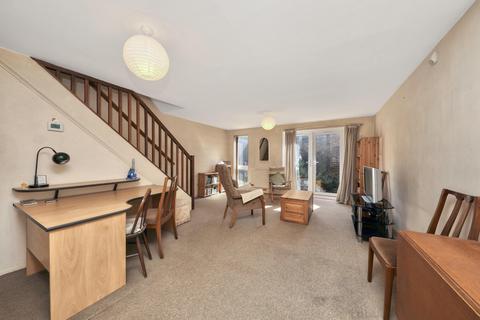 6 Lamplighter Close, London, E1 4UZ