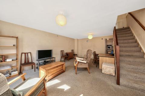6 Lamplighter Close, London, E1 4UZ