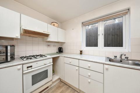 6 Lamplighter Close, London, E1 4UZ