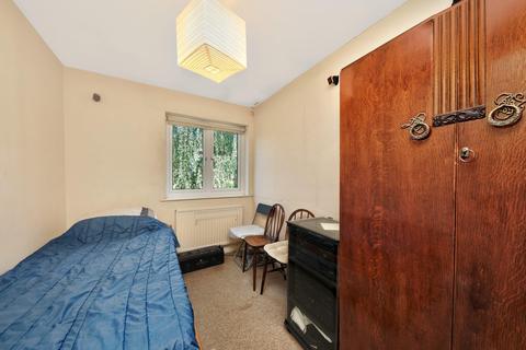 6 Lamplighter Close, London, E1 4UZ