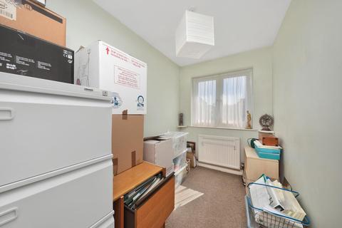6 Lamplighter Close, London, E1 4UZ