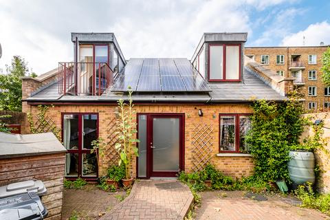 149c Brooke Road, London, E5 8AG