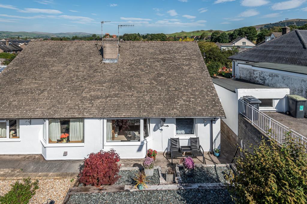 50 Sandgate, Kendal, Cumbria, LA9 6HT 2 bed semidetached bungalow £
