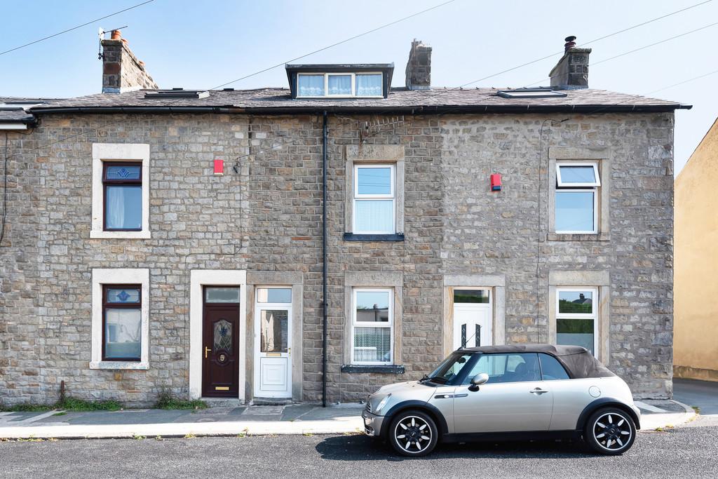 29 Highfield Road, Carnforth... 4 bed terraced house £129,950