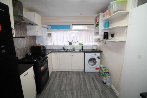 42 Cliff Walk, London, E16 4HN