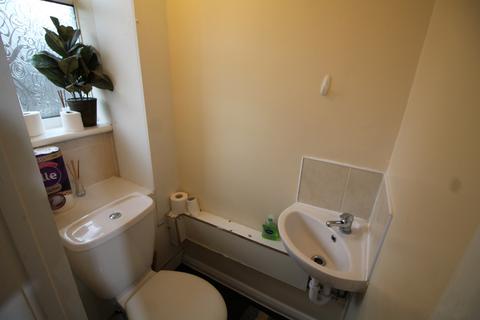 42 Cliff Walk, London, E16 4HN