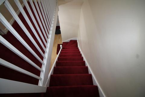 42 Cliff Walk, London, E16 4HN