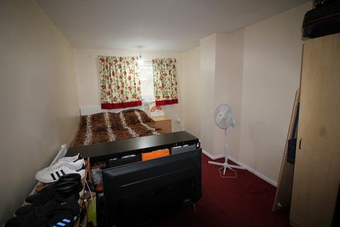 42 Cliff Walk, London, E16 4HN
