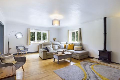 Gwawr Newydd Henfwlch Road, Carmarthen, SA33 6AD