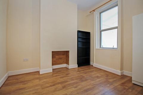 4 bedroom terraced house to rent, Gurney Road, Stratford E15