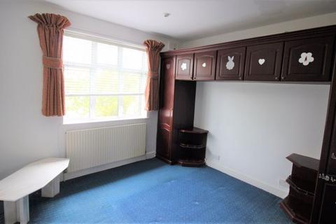 2 bedroom apartment to rent, Canons Park Close, Edgware HA8
