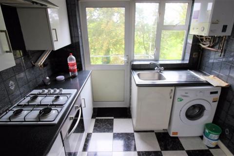 2 bedroom apartment to rent, Canons Park Close, Edgware HA8
