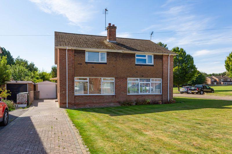 Cronshaw Close, Didcot 3 bed semidetached house £335,000