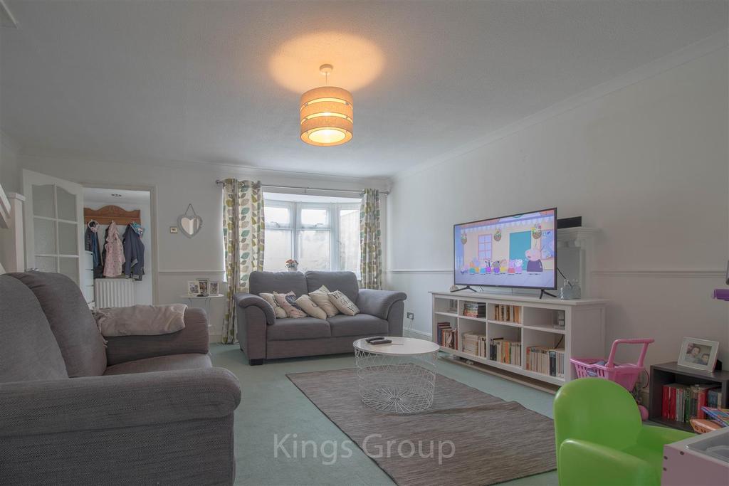 Becketts, Hertford 3 bed house £1,375 pcm (£317 pw)