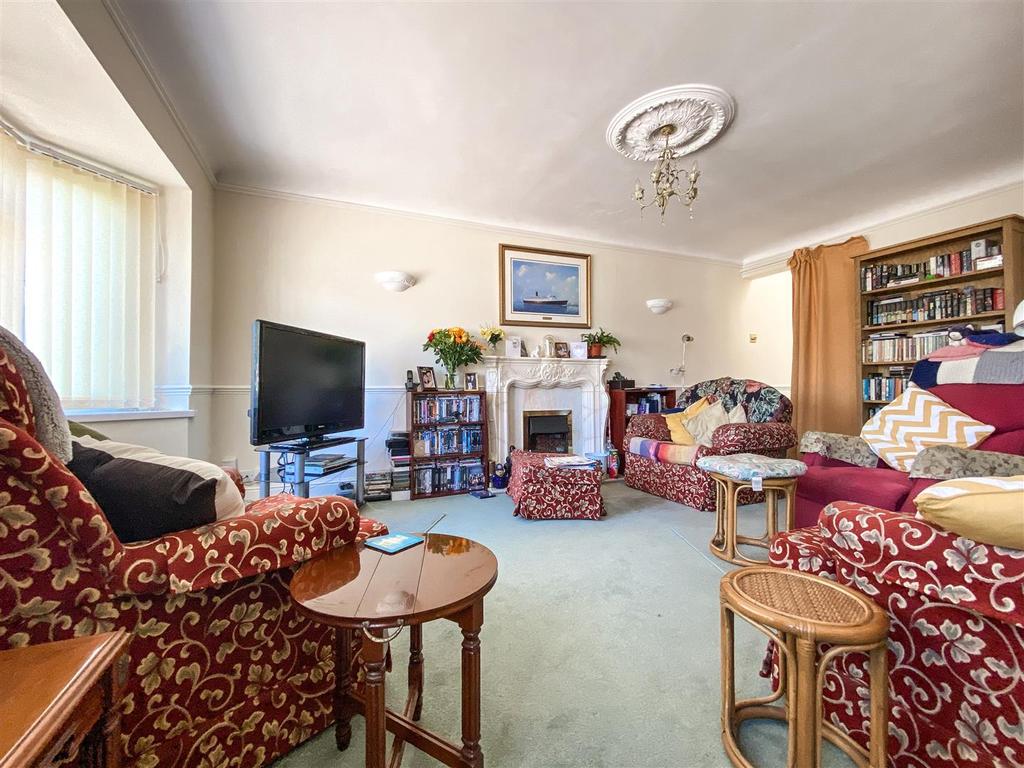 West Lane, Hayling Island 3 bed detached house £450,000