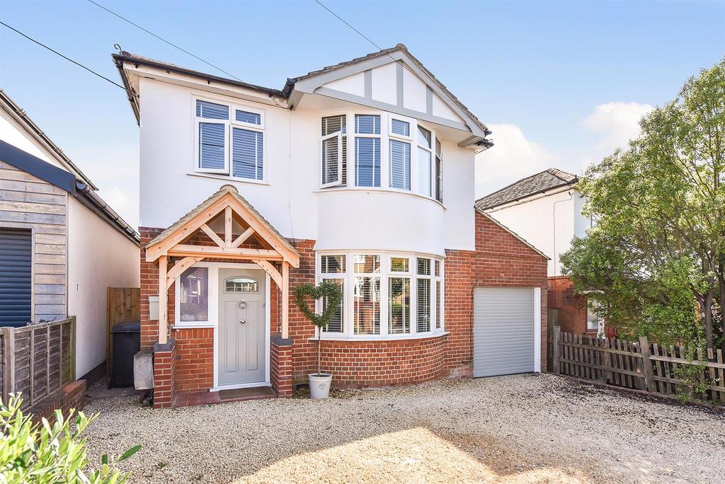 Leigh Gardens, Andover 3 bed detached house £425,000