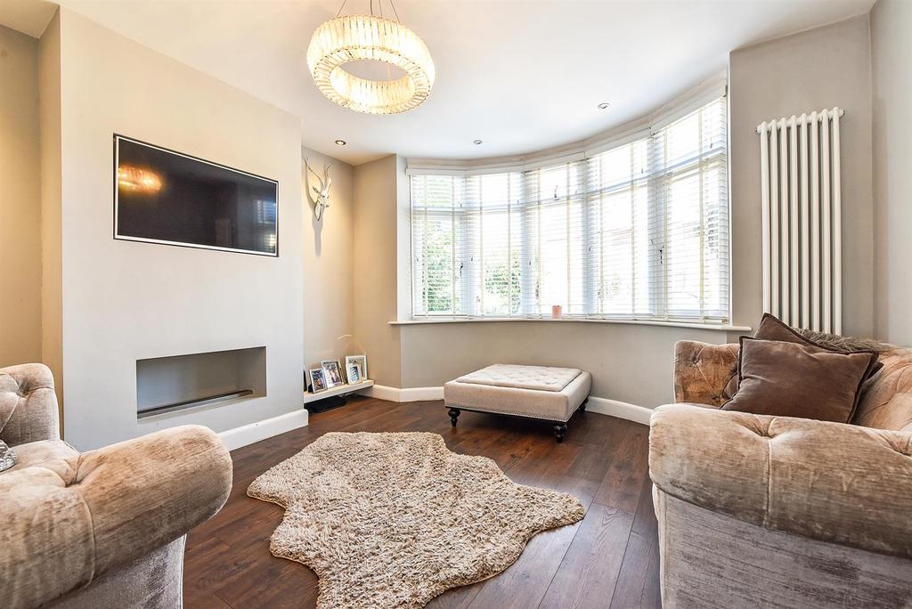 Leigh Gardens, Andover 3 bed detached house £425,000