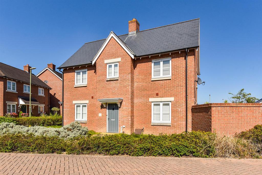 Picket Twenty Way, Andover 3 bed detached house £345,000