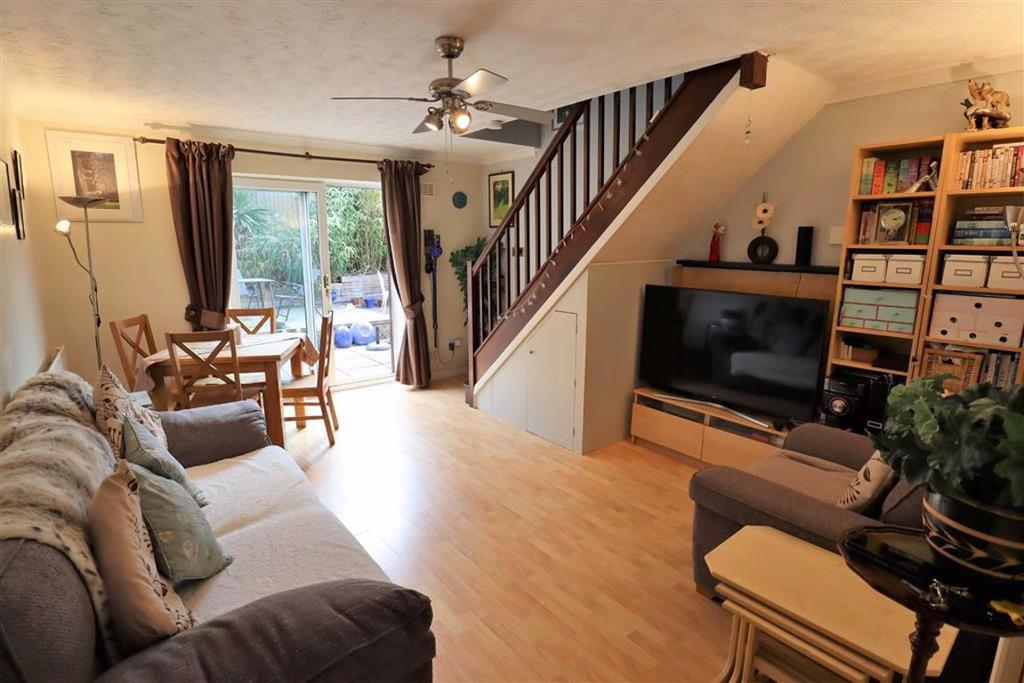 Wenhill Heights, Calne 3 bed terraced house £239,995