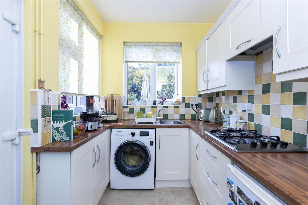 Fitted kitchen