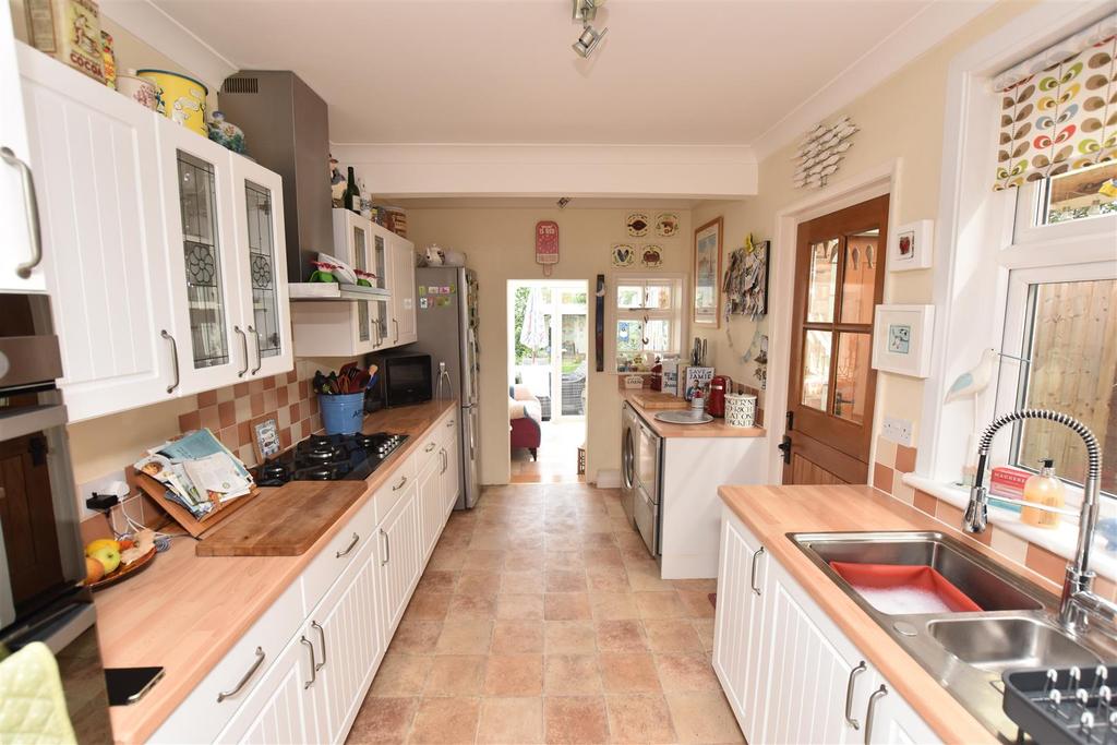 Tenterfield Road, Maldon 3 bed semidetached house £385,000