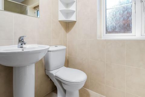 15 Barrow Close, Salisbury, SP2 8FJ