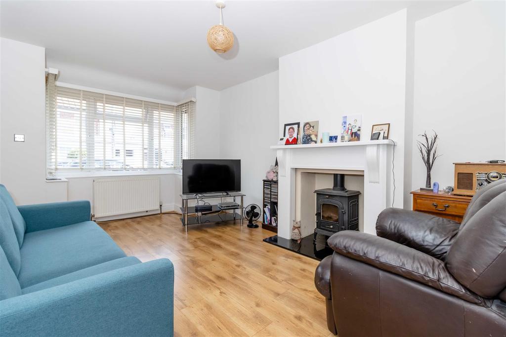 Lanfranc Road, Worthing 2 bed end of terrace house £300,000