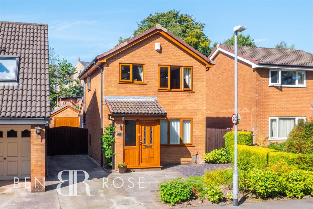 Clover Field, ClaytonLeWoods, Chorley 3 bed detached house £229,995