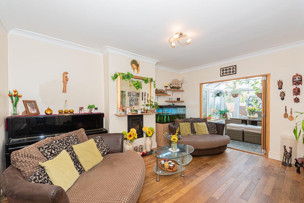 Kendor Avenue, Epsom 4 bed semidetached house £750,000