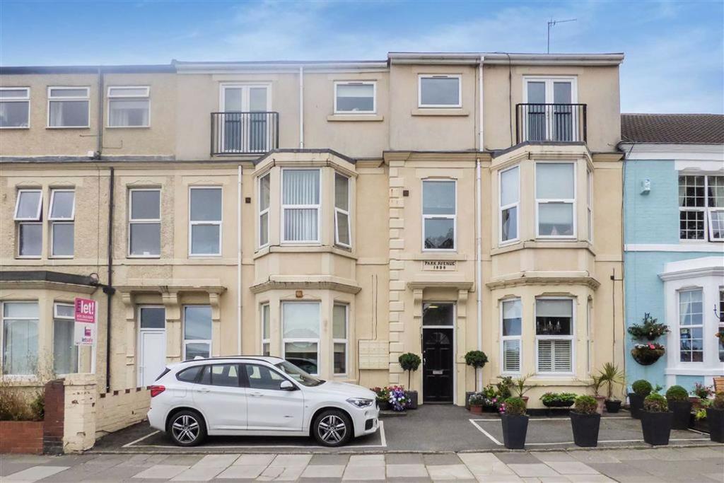 Park Avenue, Whitley Bay 2 bed flat £750 pcm (£173 pw)