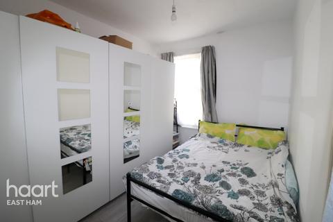 23 Rixsen Road, London, E12 6RN