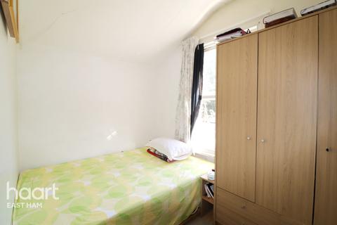 23 Rixsen Road, London, E12 6RN