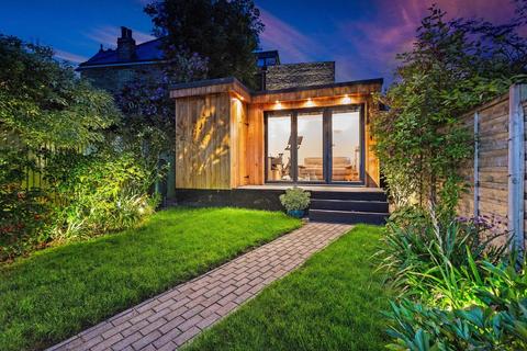 34a Rosebery Road, London, N10 2LH