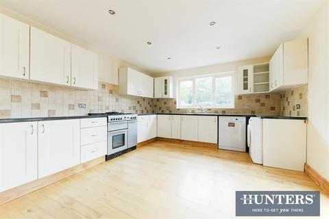 13 Stoneleigh Avenue, Worcester Park, KT4 8XX