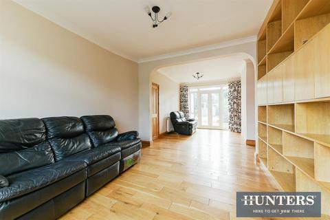 13 Stoneleigh Avenue, Worcester Park, KT4 8XX
