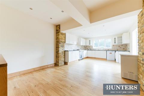 13 Stoneleigh Avenue, Worcester Park, KT4 8XX