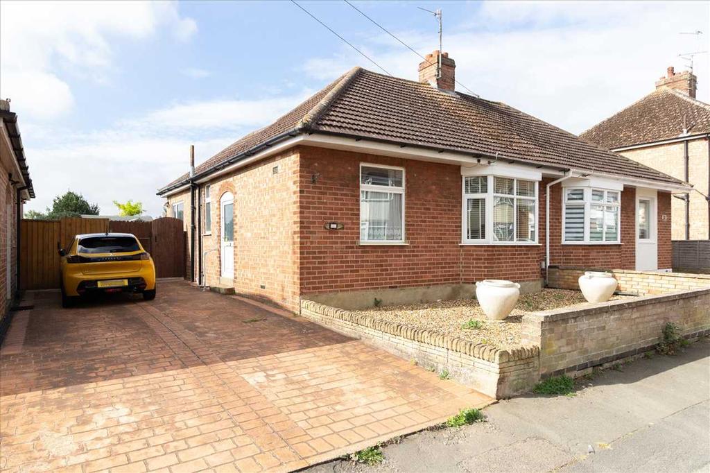 Whitney Road, Burton Latimer 3 bed bungalow £250,000
