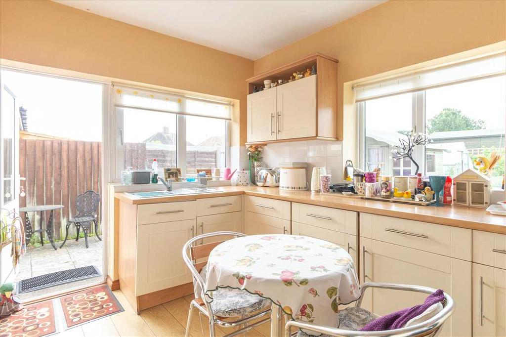 Whitney Road, Burton Latimer 3 bed bungalow £250,000
