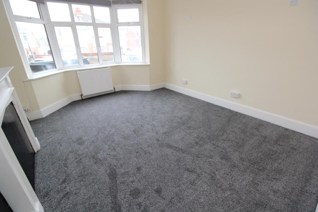Queens Road, Lower Parkstone 3 bed detached house £1,300 pcm (£300 pw)