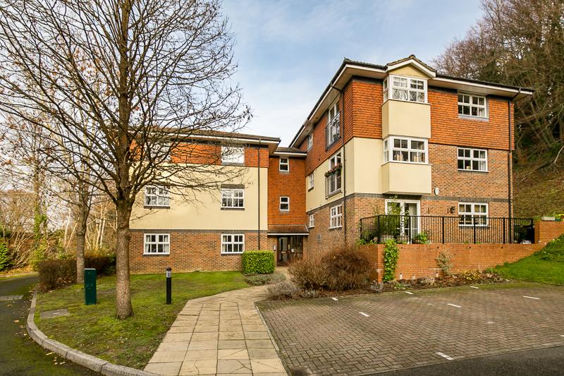 Birch Court, Hazel Way, Chipstead, Coulsdon, CR5 2 bed apartment £300,000